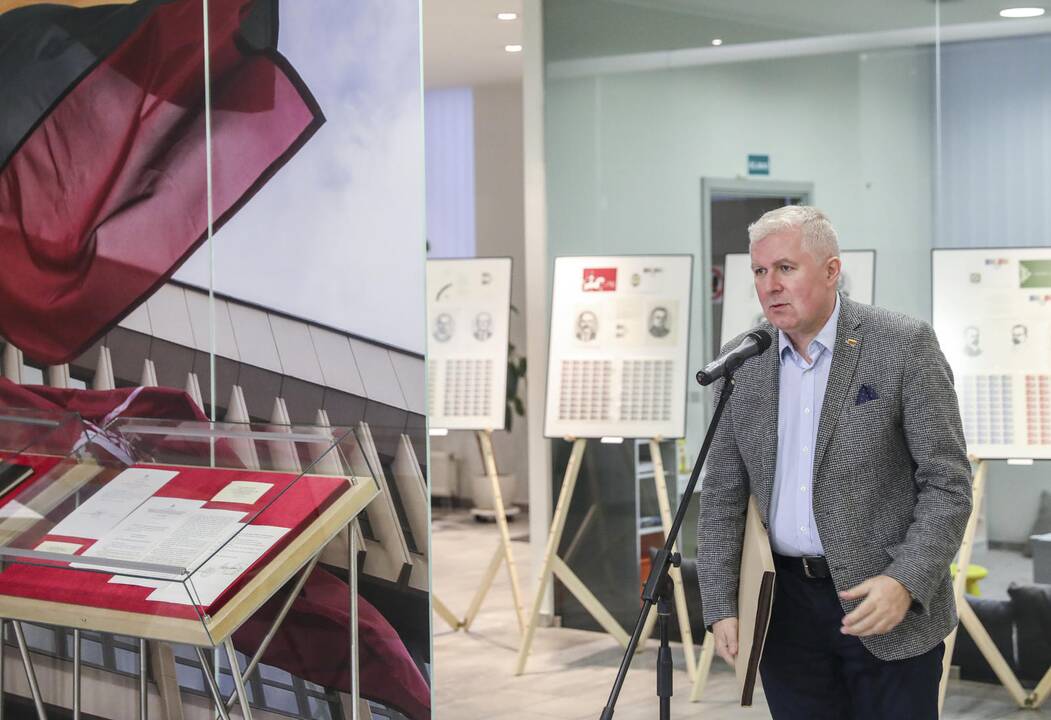 Paroda „Vasario 16-osios Akto signatarai pašto ženkluose"
