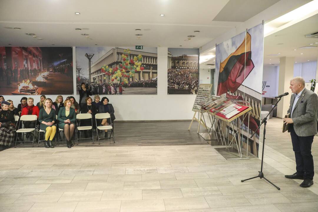 Paroda „Vasario 16-osios Akto signatarai pašto ženkluose"