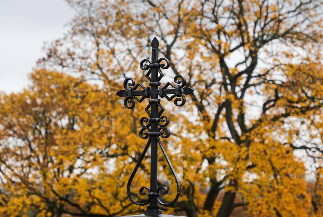 Orai dar neskubės vėsti