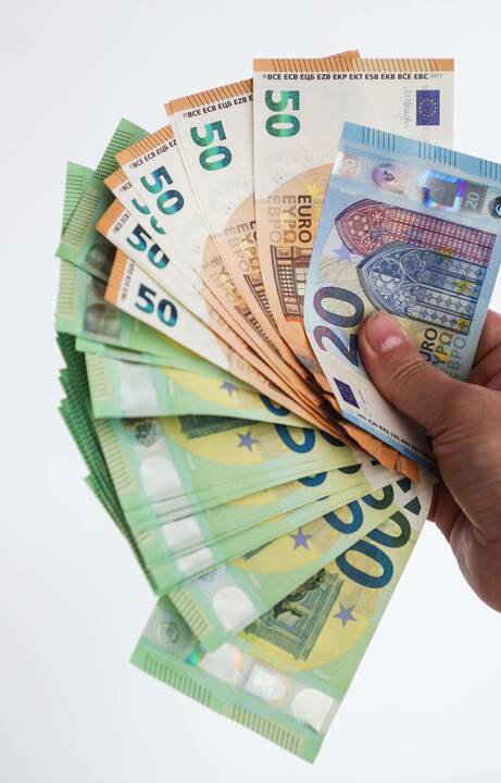 Jei Seimas pritars, už loterijos bilieto pardavimą nepilnamečiams – bauda iki 440 eurų