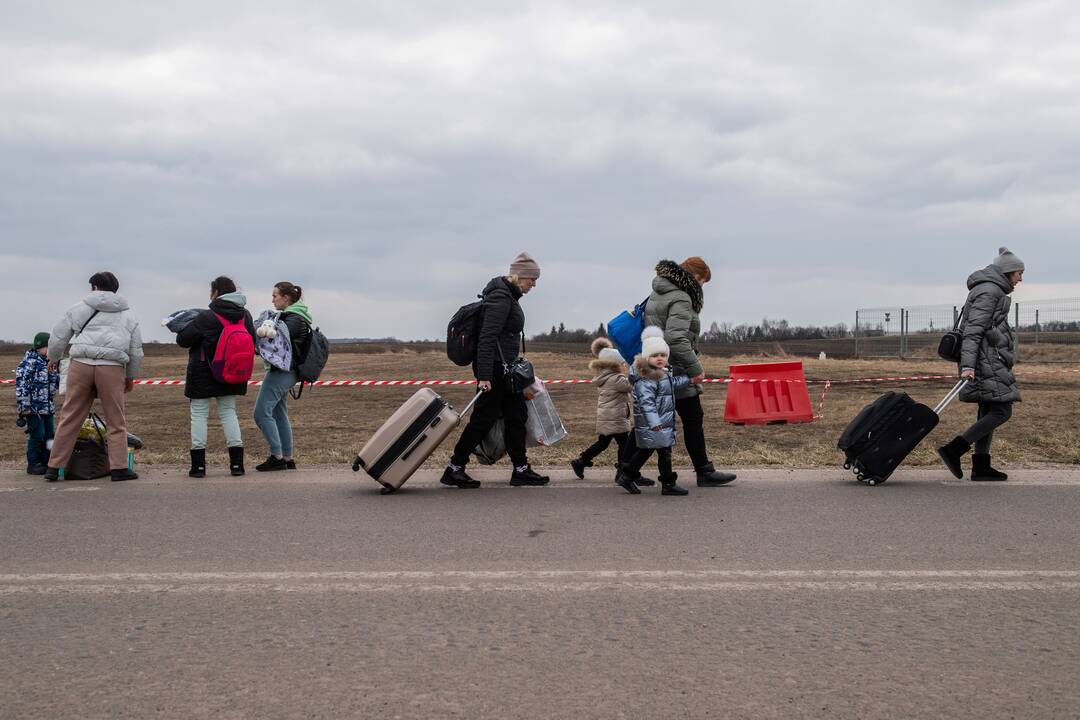 Lenkija jau sulaukė per 700 000 pabėgėlių iš Ukrainos, Vengrija – 145 000