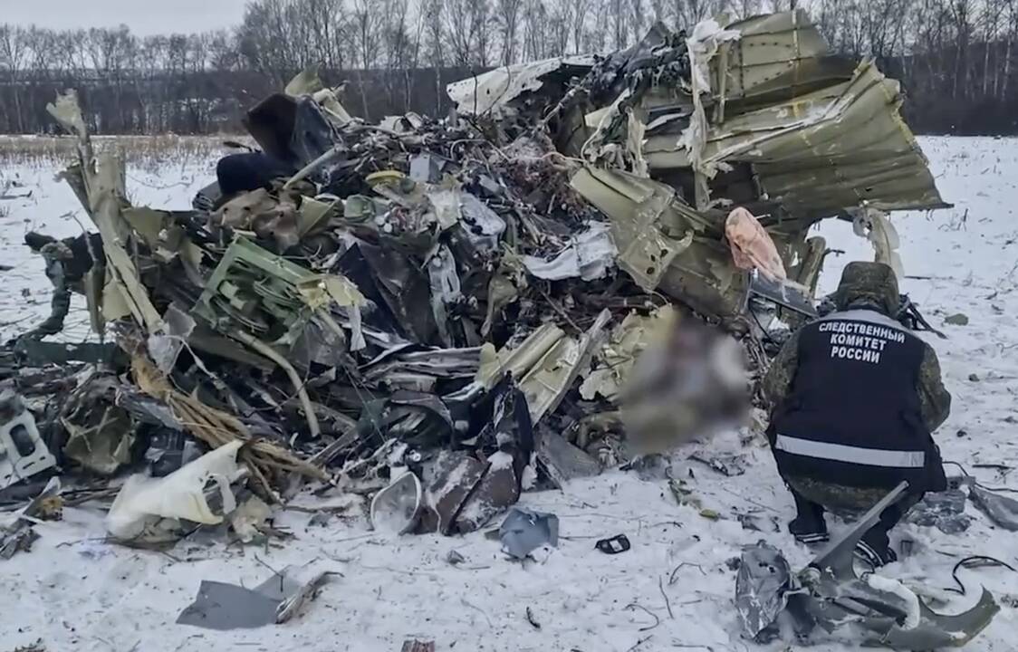 Rusija po karinio lėktuvo sudužimo pradeda tyrimą dėl „terorizmo“