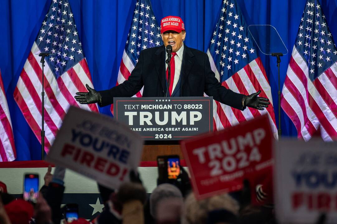 Respublikonų senatorius: D. Trumpas neapleis NATO