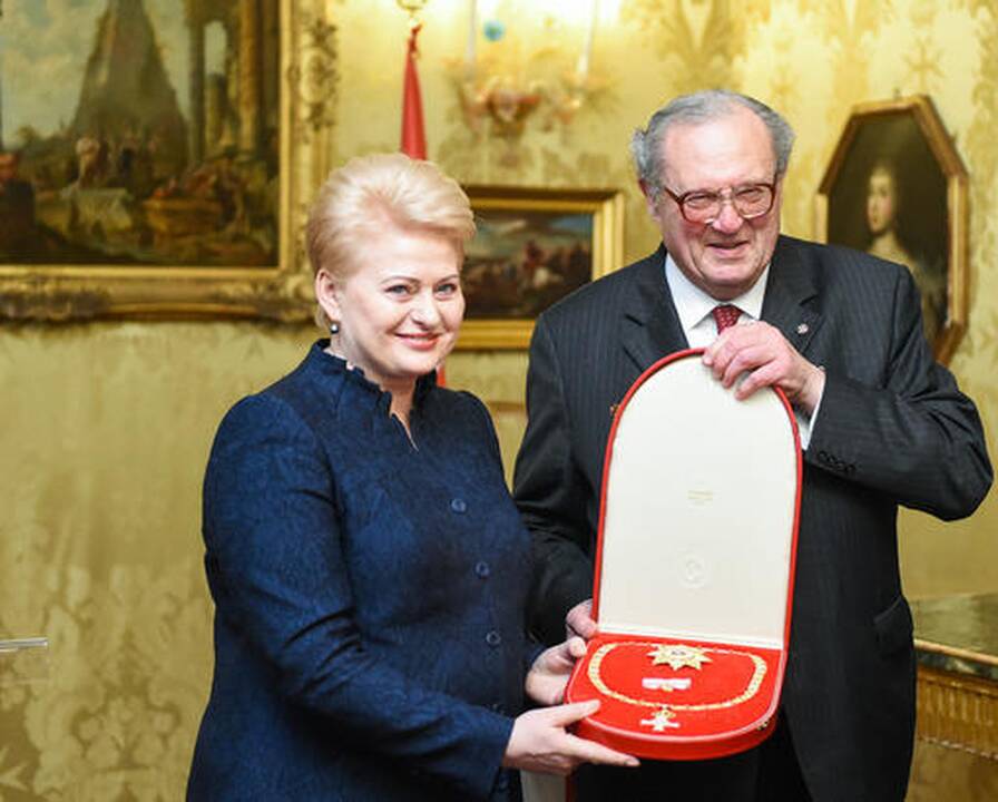 Prezidentė su Maltos ordino vadovu apsikeitė valstybiniais apdovanojimais