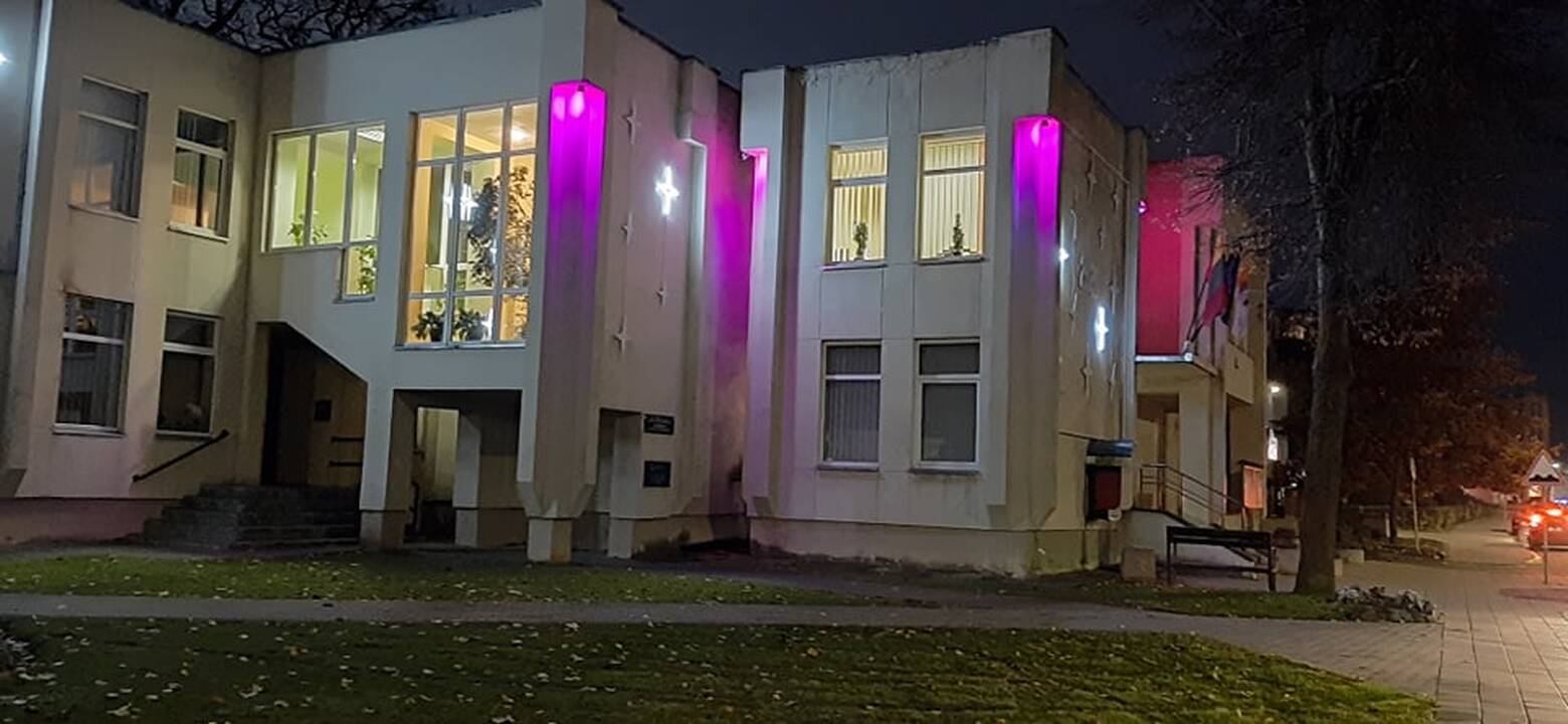 Lietuvoje per 30 pastatų nusidažė purpurine spalva