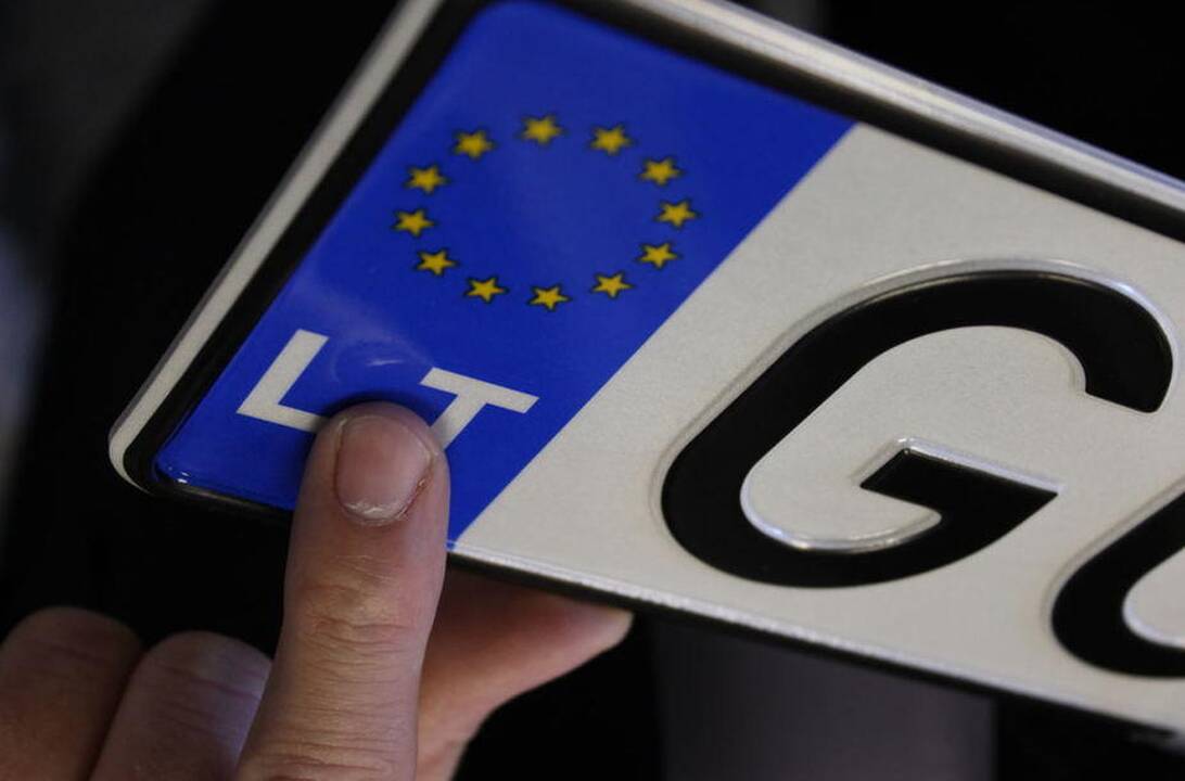 Lietuvoje atpigo automobilių valstybinio numerio ženklai