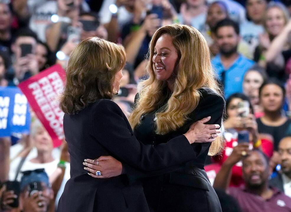 Donaldas Trumpas žada tyrimą dėl Kamalos Harris 2024 metų rinkimų kampanijos