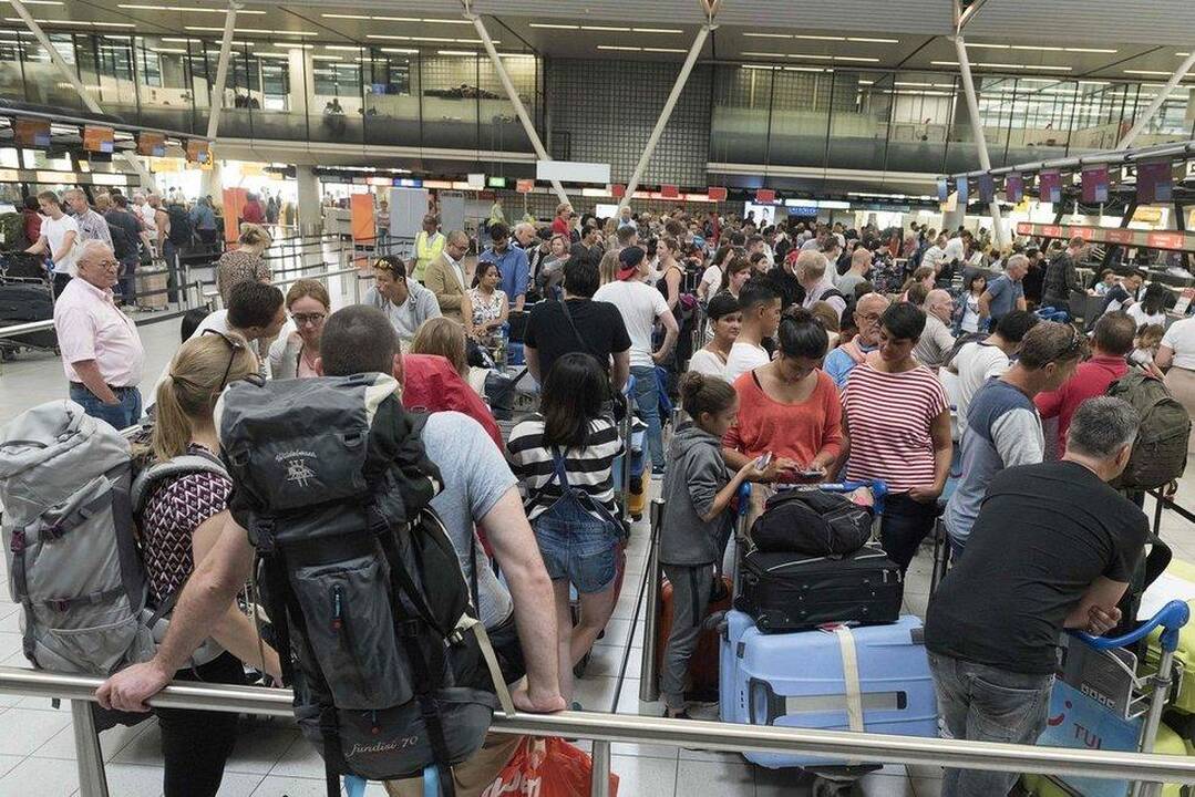 Olandijoje dėl keistų kvapų trumpam buvo uždarytas oro uostas