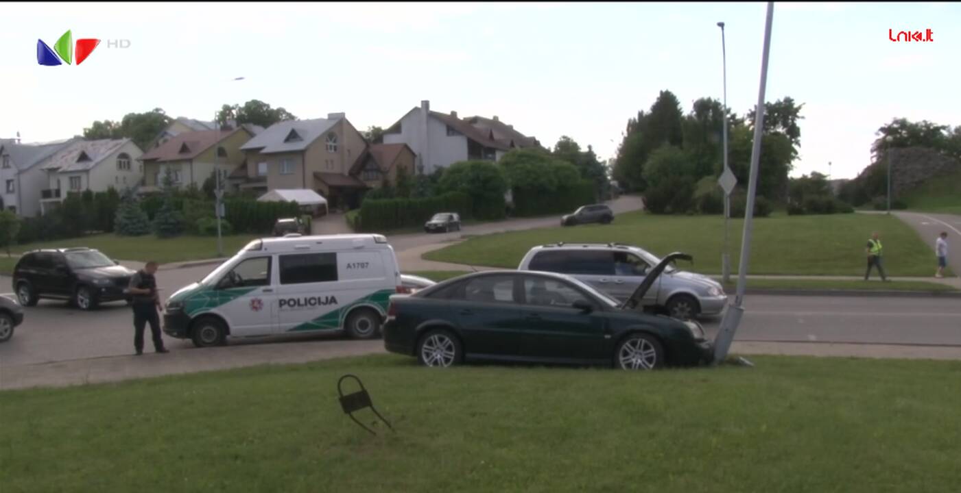 Alytuje girtutėlė automobilio vairuotoja rėžėsi į stulpą