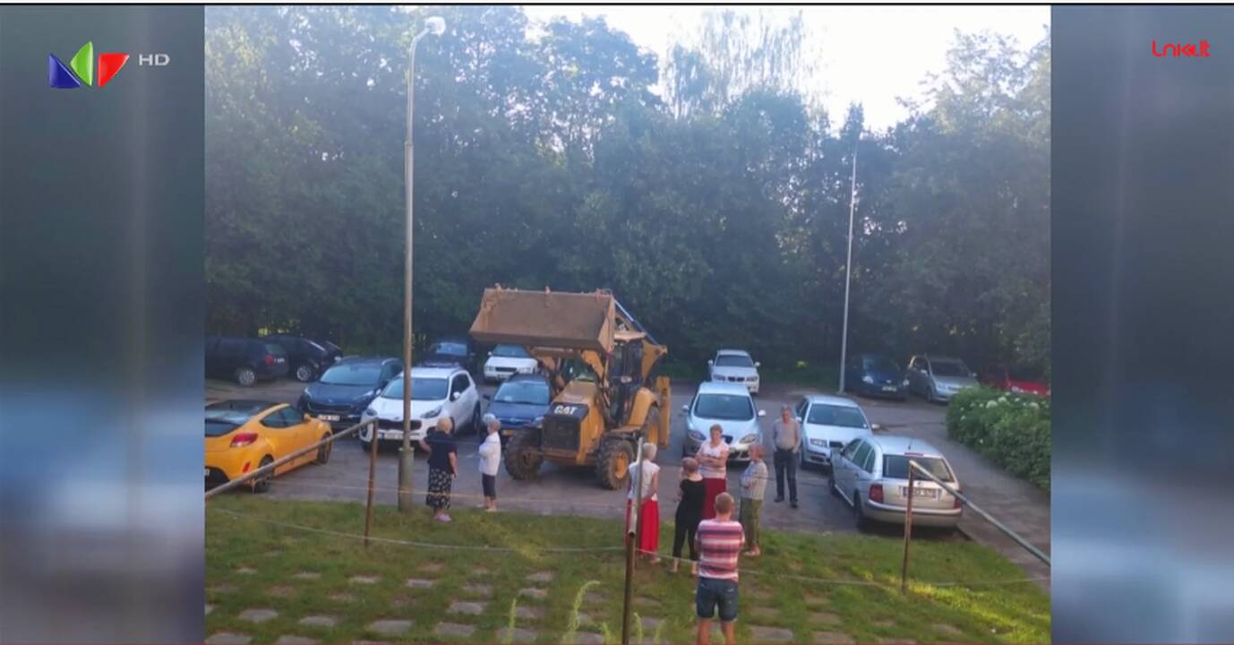 Daugiabučio gyventojus sukiršino žaidimų aikštelė