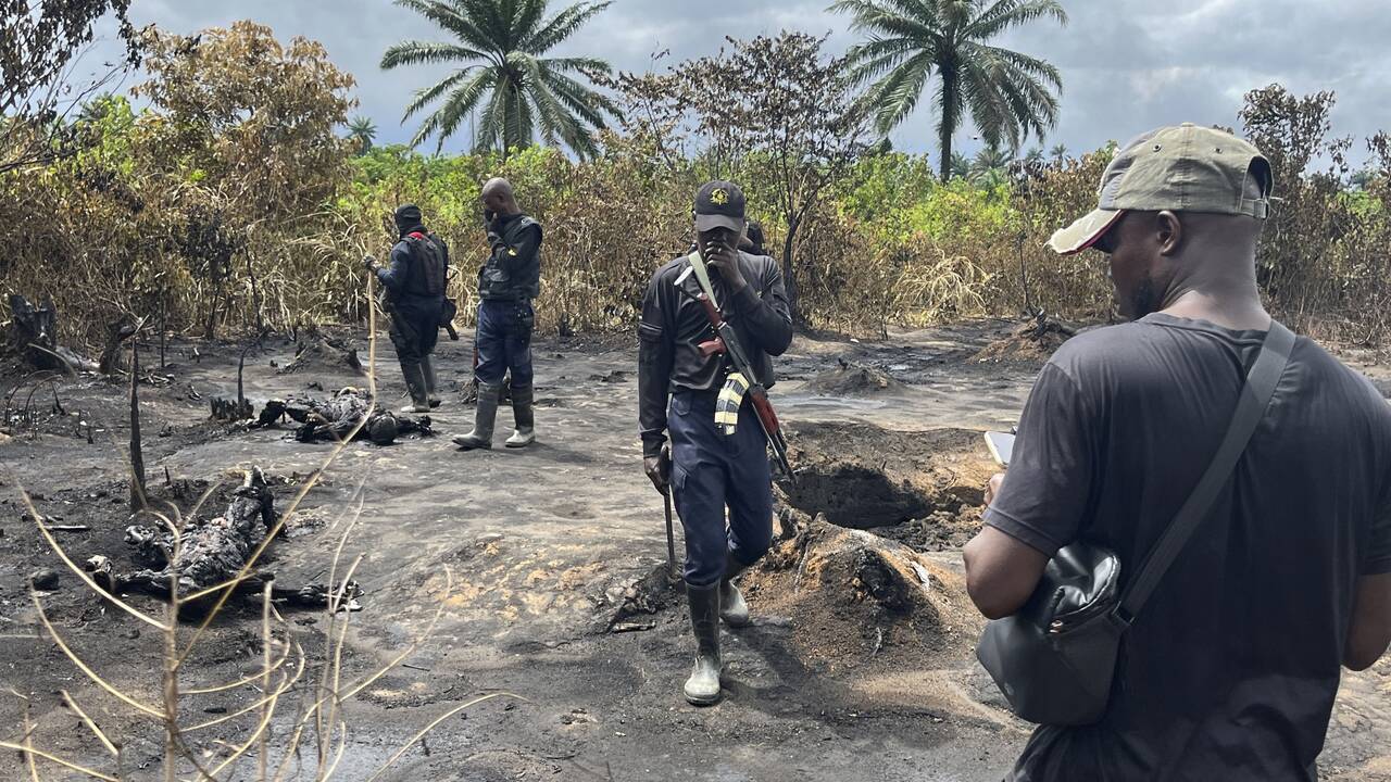 Nigerijoje sprogus nelegaliai naftos perdirbimo gamyklai žuvo mažiausiai 18 žmonių