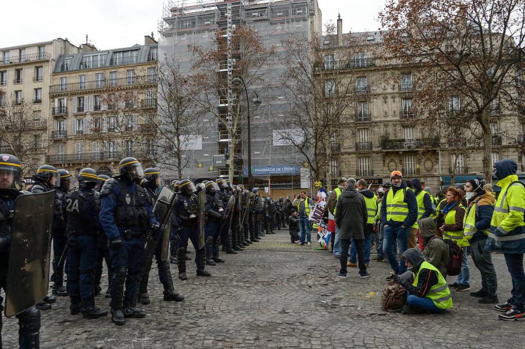 „Geltonųjų liemenių“ protestai Paryžiuje