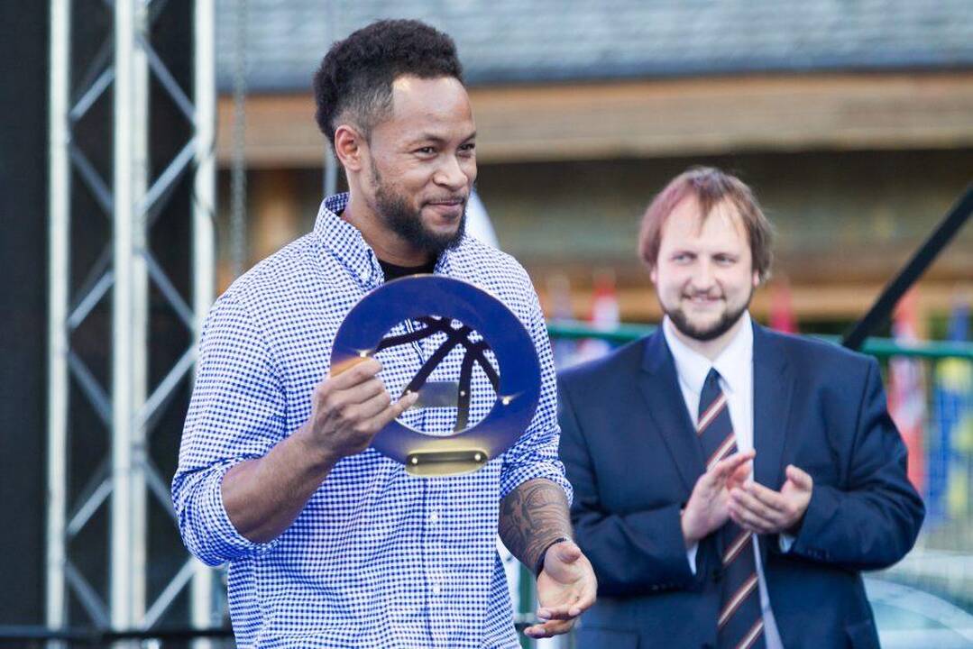 „Vytauto“ komanda pasirašė sutartį su amerikiečiu R. Broadusu