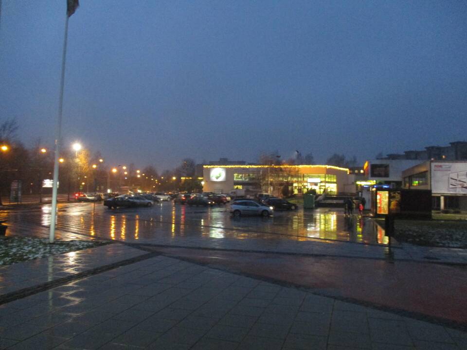 Naktį eismo sąlygas sunkins šlapdriba 