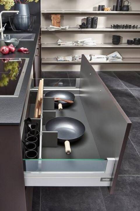 Indukcinė viryklė su kartraukiu. Salonas Inhaus. Domus galerija