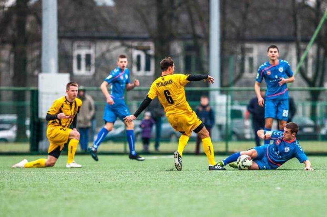 "Stumbro" futbolininkai svečiuose sužaidė taikiai su "Šiauliais"