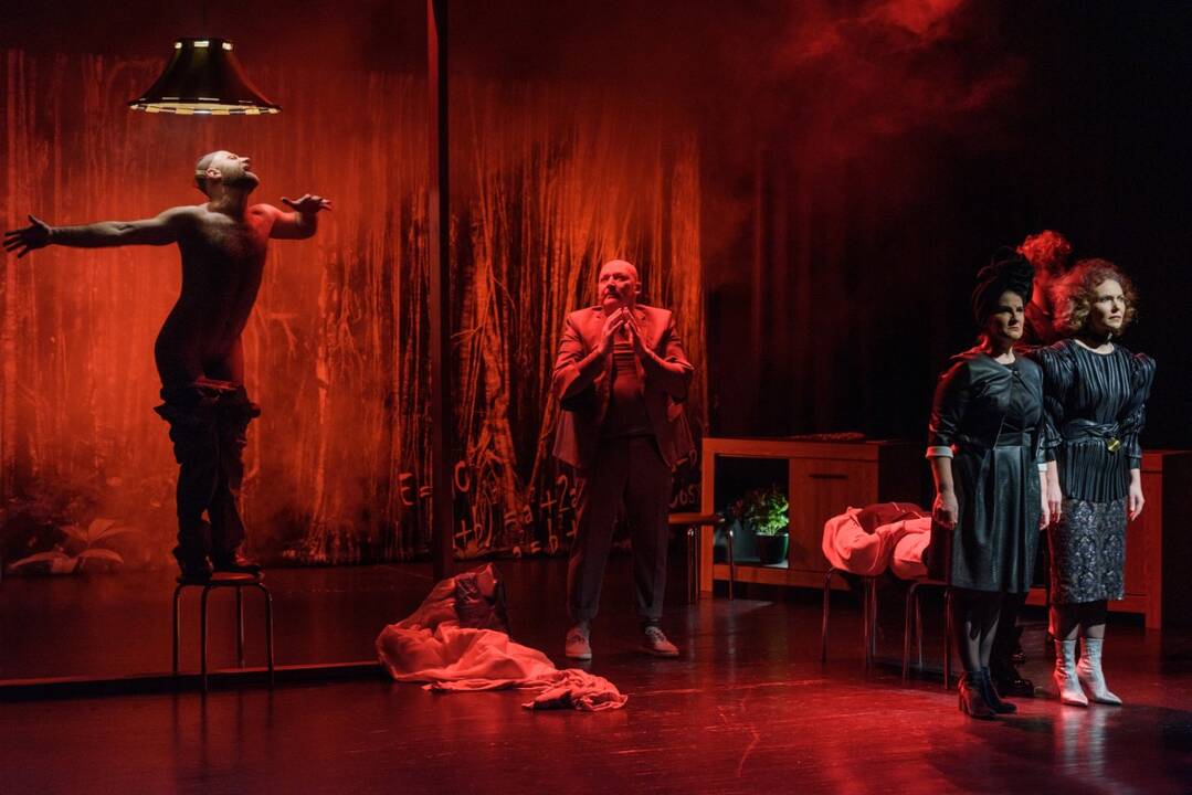 Scena iš Klaipėdos pilies teatro spektaklio „Sebastijanas“