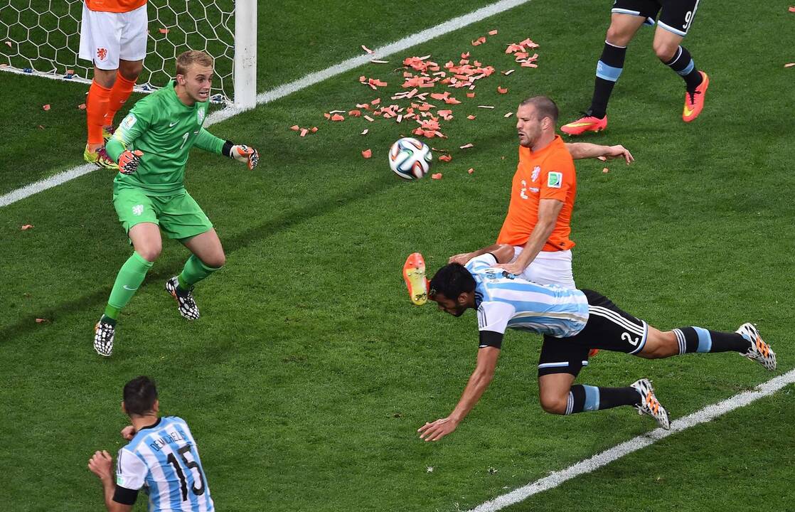 Pasaulio futbolo čempionato pusfinalis: Olandija - Argentina