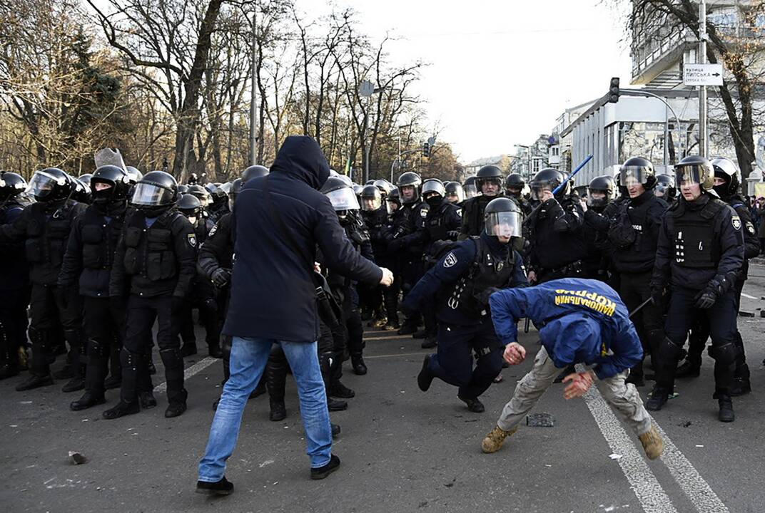 Kijeve protestuotojai susirėmė su policija