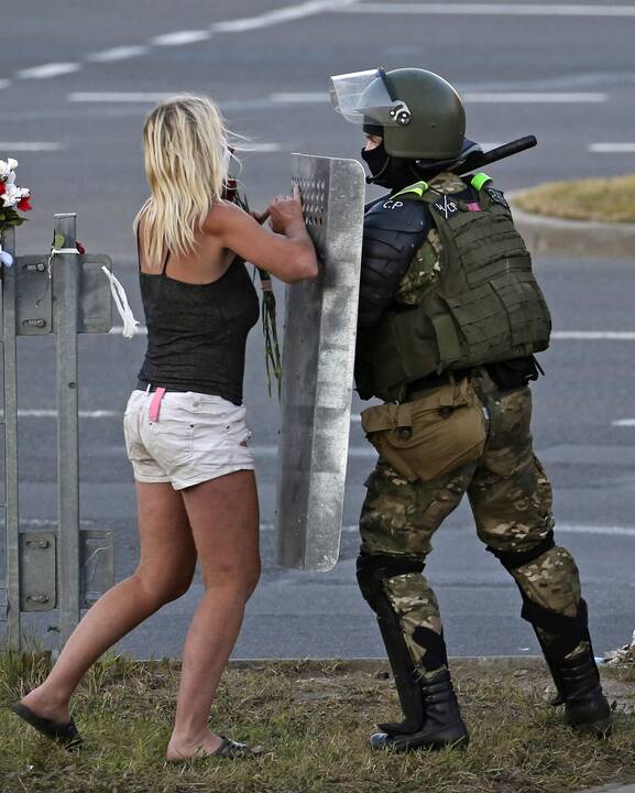 Minske atsinaujino milicijos ir opozicijos protestuotojų susirėmimai