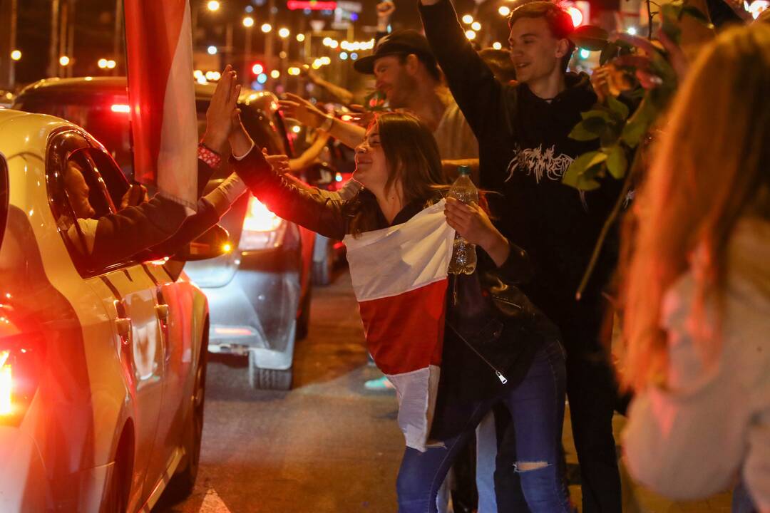 Kitoks vakaras Baltarusijoje: protestuotojai nebuvo vaikomi 