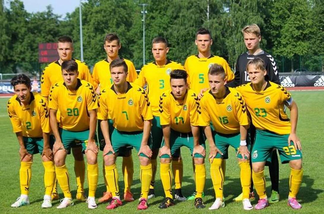 Lietuvos devyniolikmečiai futbolininkai triuškinančiai pralaimėjo bosniams