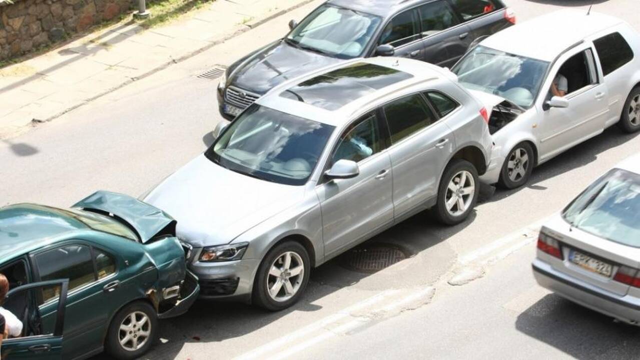 Kaip elgtis, kad iš nukentėjusiojo per eismo įvykį netaptumėte kaltininku