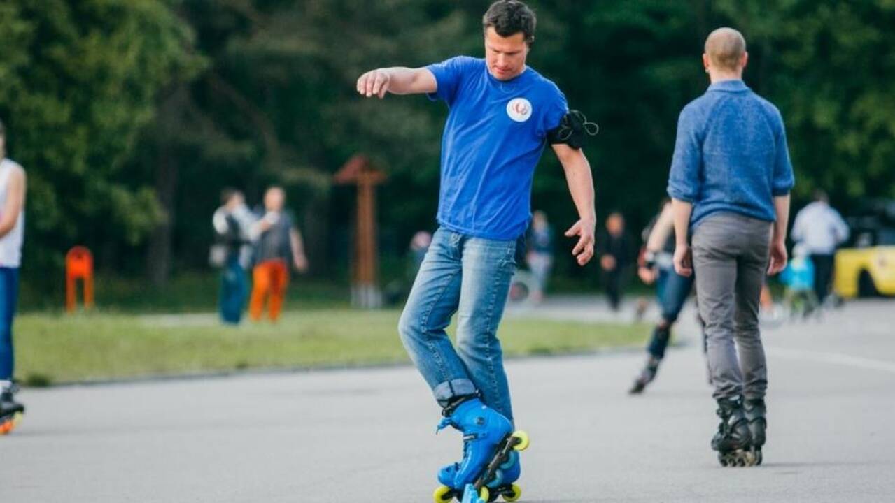 Patarė, kaip greitai ir nesunkiai išmokti važiuoti riedučiais
