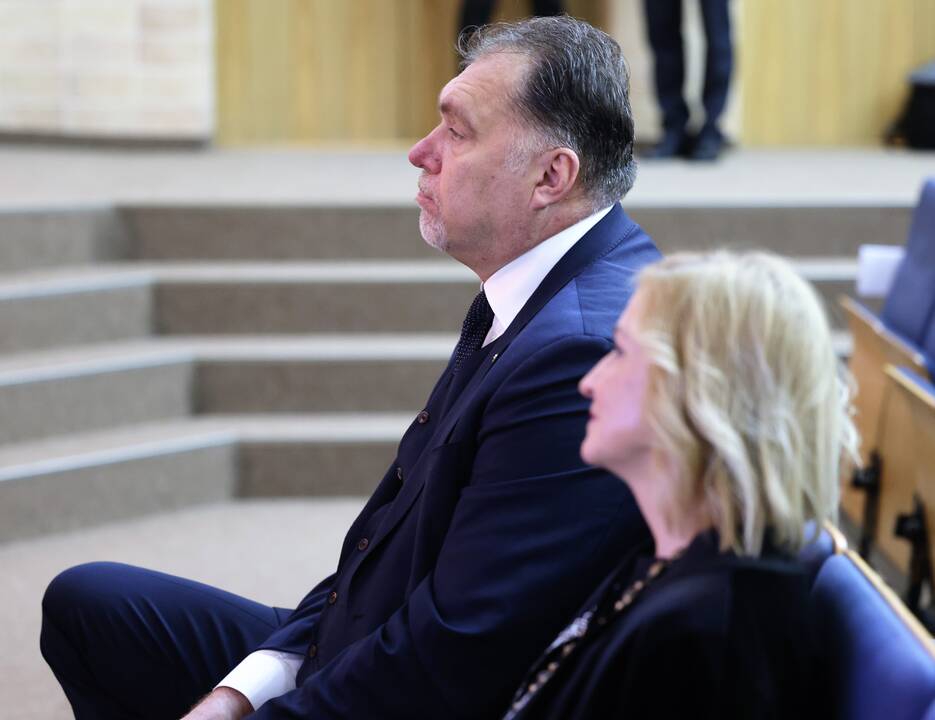 A. Saboniui ir V. Makūnui įteiktos Sporto universiteto garbės daktaro regalijos 
