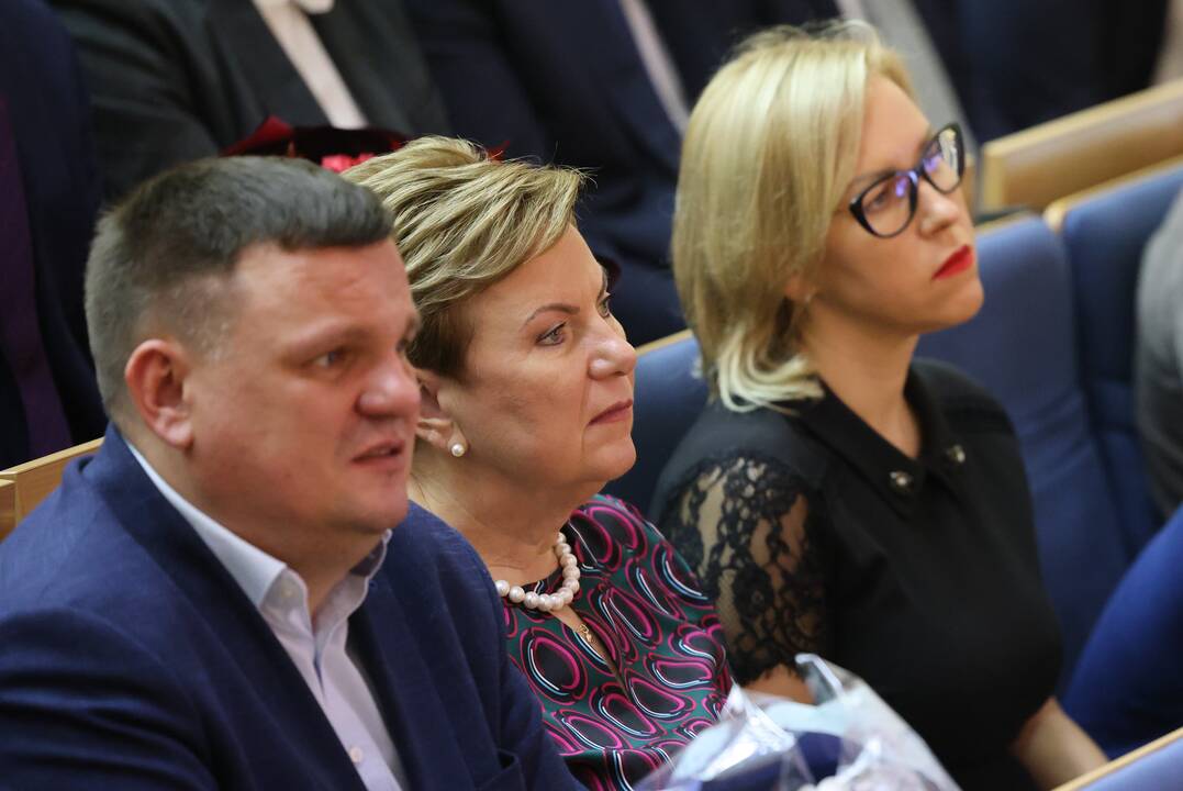 A. Saboniui ir V. Makūnui įteiktos Sporto universiteto garbės daktaro regalijos 