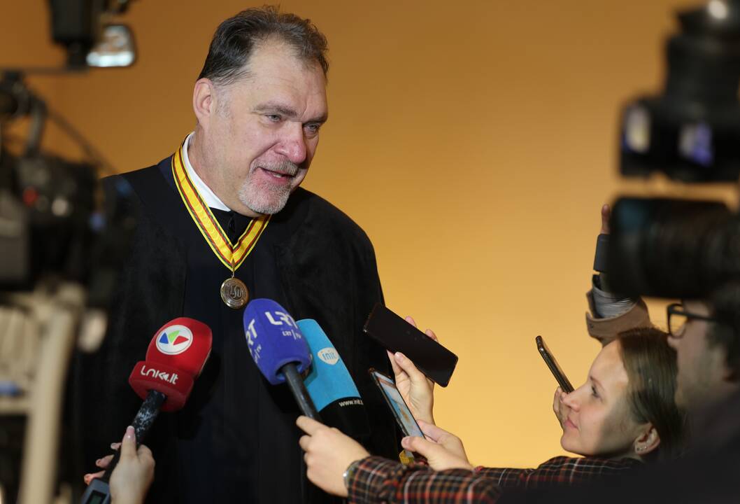 A. Saboniui ir V. Makūnui įteiktos Sporto universiteto garbės daktaro regalijos 