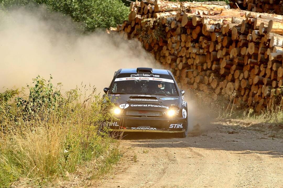 Greičiausi "300 Lakes Rally" ekipažai pasidalijo starto pozicijas