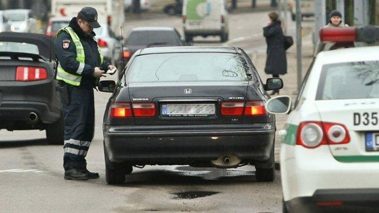 Baudos balai už KET pažeidimus – tobulesnė sistema ar didėjanti korupcija
