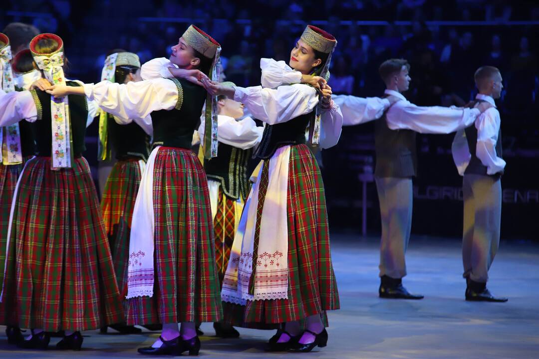 Kauno „Žalgirio“ arenoje – dainų ir šokių šventė