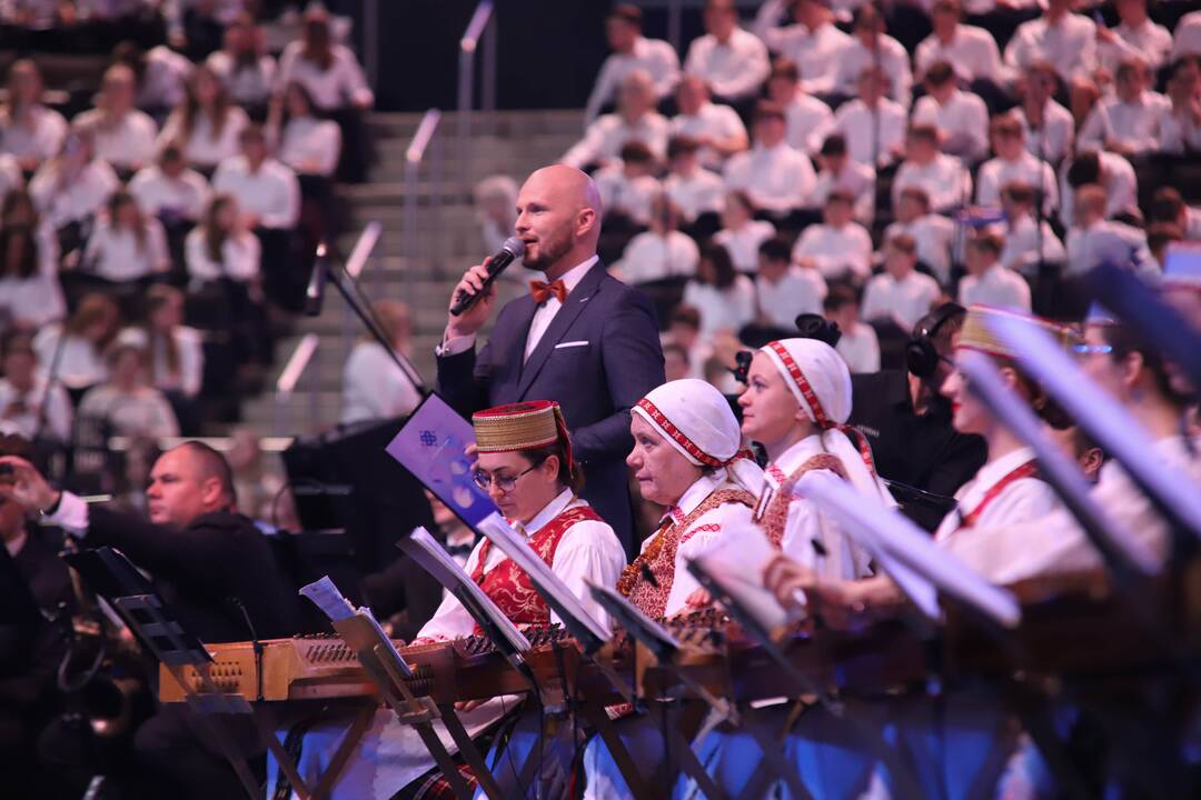 Kauno „Žalgirio“ arenoje – dainų ir šokių šventė