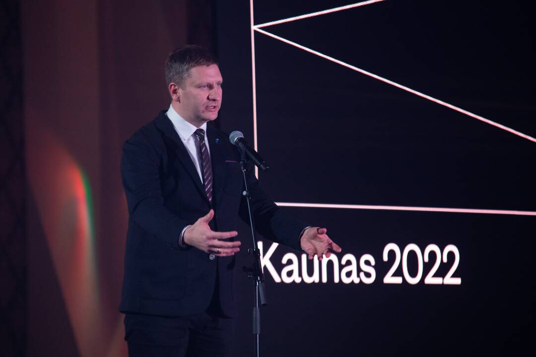 Pasaulinės žvaigždės „Ten Walls“ audiovizualinis koncertas Raudondvaryje