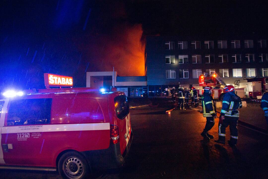 Gaisras „Žalvaryje“, dega pavojingos atliekos