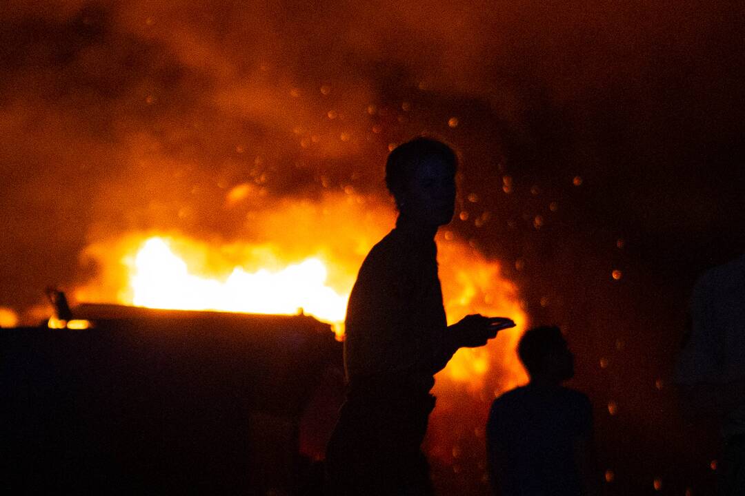Gaisras „Žalvaryje“, dega pavojingos atliekos