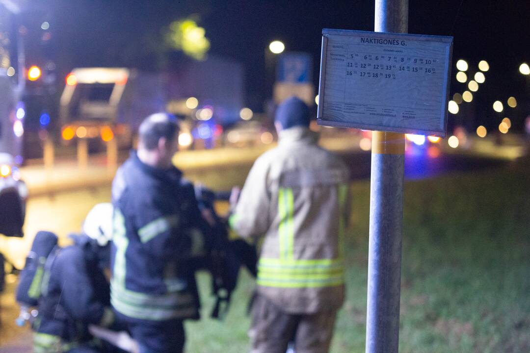 Gaisras „Žalvaryje“, dega pavojingos atliekos