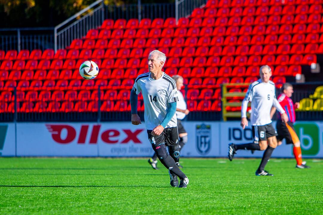 Čempionai: vyriausių senjorų čempionate triumfavo „Kauno“ futbolininkai.