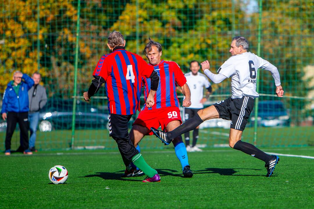 Čempionai: vyriausių senjorų čempionate triumfavo „Kauno“ futbolininkai.