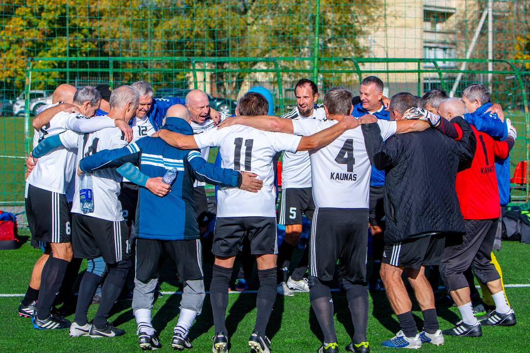Čempionai: vyriausių senjorų čempionate triumfavo „Kauno“ futbolininkai.