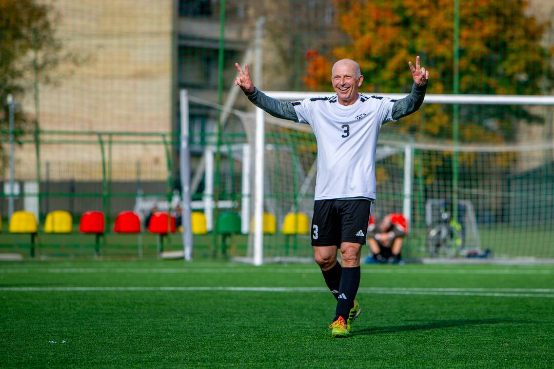 Čempionai: vyriausių senjorų čempionate triumfavo „Kauno“ futbolininkai.