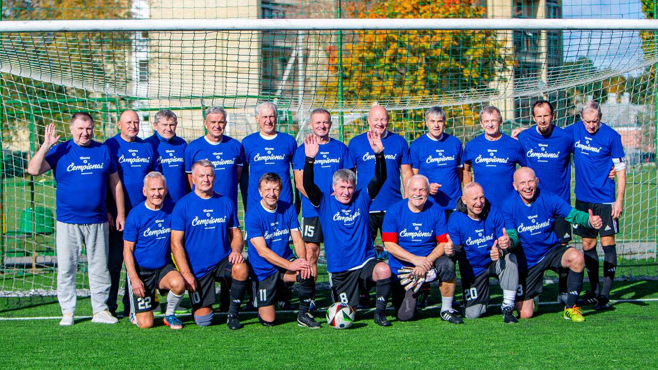 Čempionai: vyriausių senjorų čempionate triumfavo „Kauno“ futbolininkai.