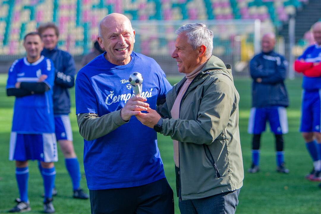 Čempionai: vyriausių senjorų čempionate triumfavo „Kauno“ futbolininkai.