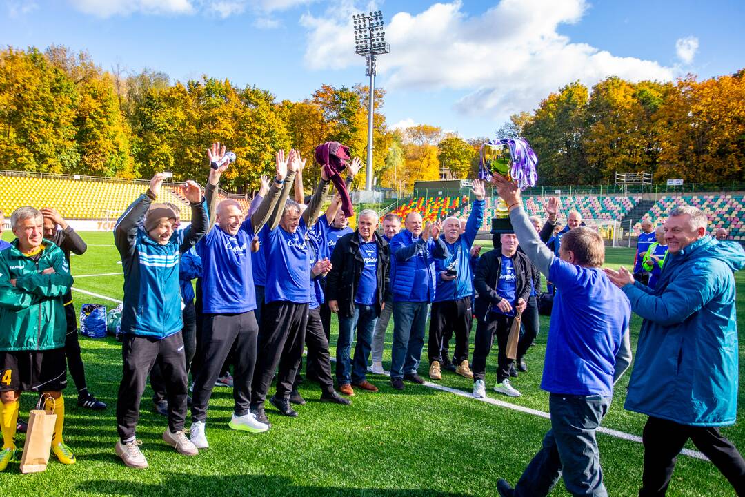 Čempionai: vyriausių senjorų čempionate triumfavo „Kauno“ futbolininkai.