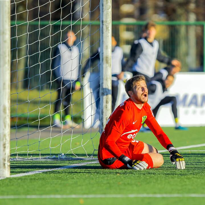 Futbolo pirmenybėse nebeliko nepralaiminčių ekipų