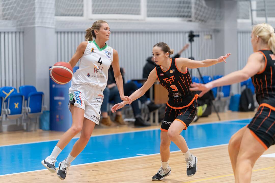Bradley atstovauja Kėdainių „Nevėžio-Optibet“ komandai, Tyra – Kauno „Aisčių-LSMU“ ekipai. 