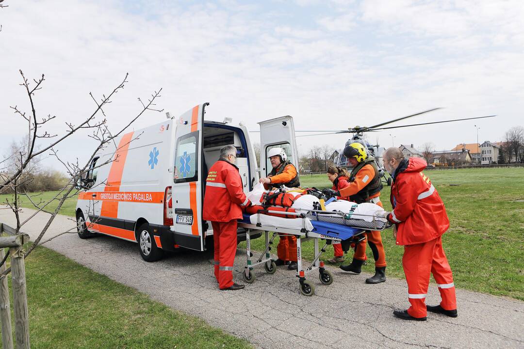 Reanimacijos skyriaus gydytojai, slaugytojos, jų padėjėjos stengiasi išsaugoti organų gyvybingumą.