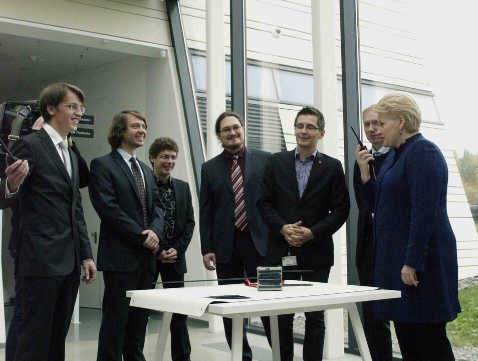 Palydovas „LituanicaSAT-1“ prabils: linkėjimai visiems lietuviams visame pasaulyje!